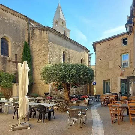 Charme Et Histoire A Vers-pont-du-gard *