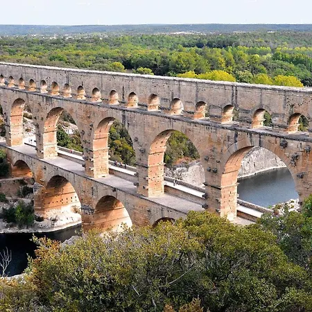 Charme Et Histoire A Vers-pont-du-gard * ור פון דו גאר